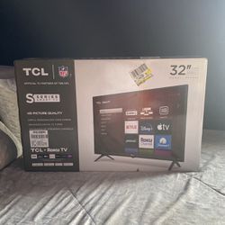 32 in TCL 720p HD LED roku smart TV 3 series 