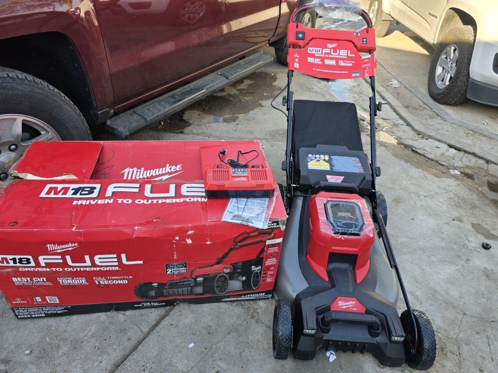 Milwaukee
M18 FUEL Brushless Cordless 21 in. Walk Behind Dual Battery Self-Propelled Mower (Tool-Only)