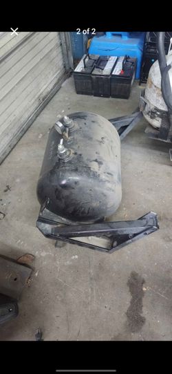 Air Tank For Any Truck With Quipment Or A Diferent Use. Ready To Volt It In The Truck.