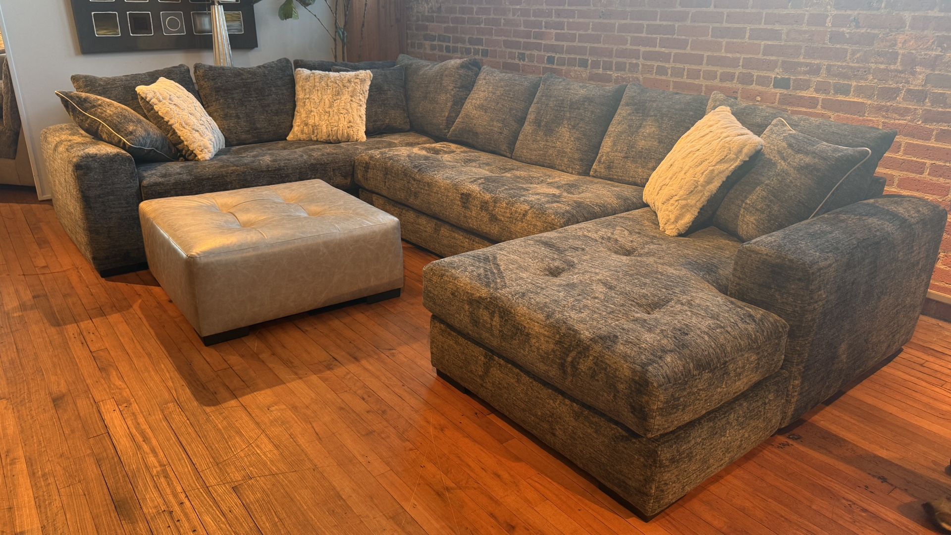 New 4 pc sectional sofa ,ottoman , pillows by Albany furniture