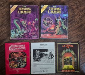 TSR Dungeons & Dragons Fantasy Role Playing Game Lot (Rulebook, Module, Boxes, Catelog) 1980's
