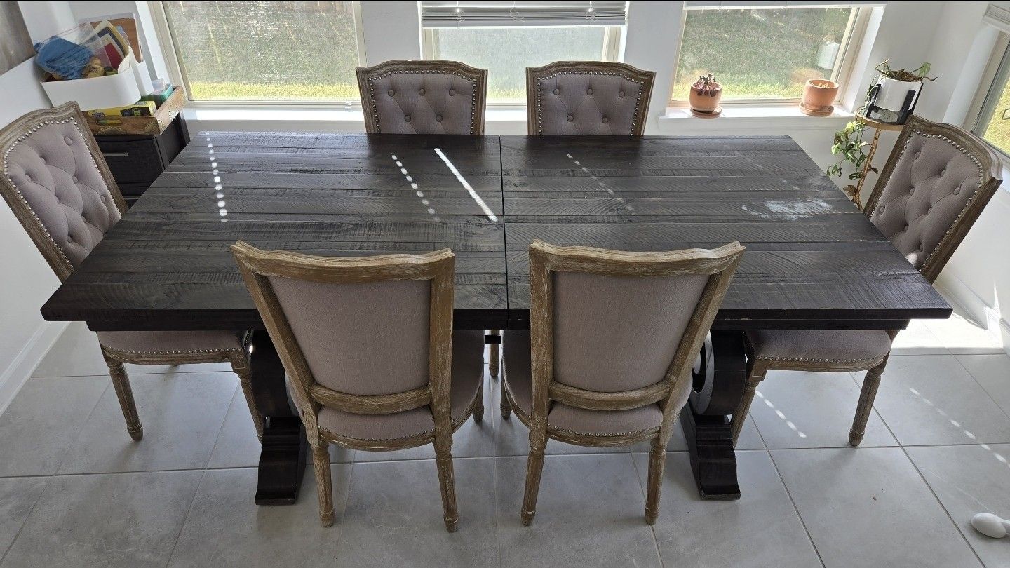 Dining Room Table With 6 Chairs Great Condition