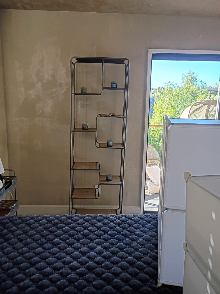 Standing Shelve Unit 