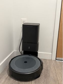 iRobot Roomba i4+ EVO Wi-Fi Connected Robot Vacuum with Automatic Dirt Disposal