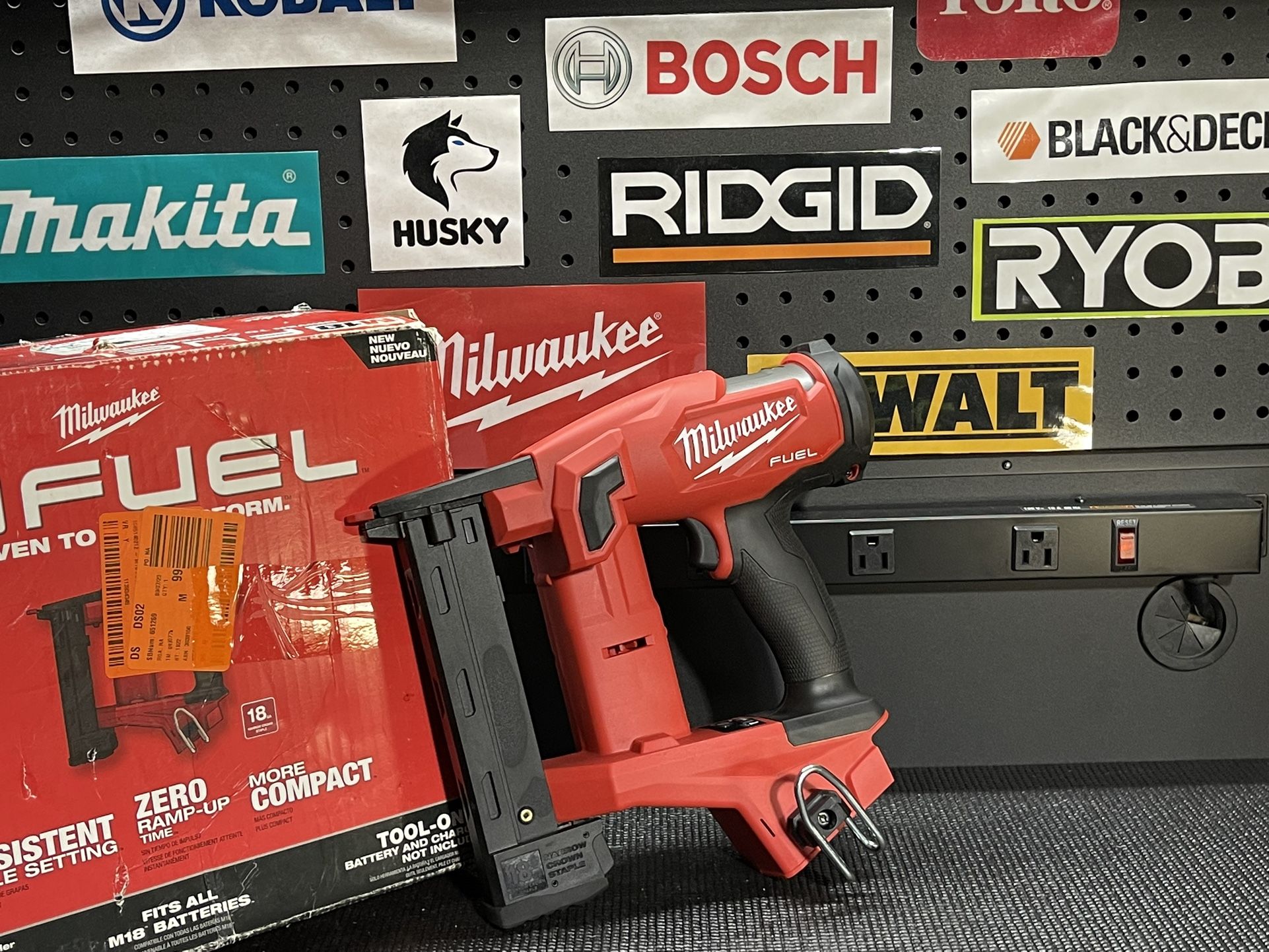Milwaukee M18 FUEL 18 Volt Lithium Ion Brushless Cordless 18 Gauge 1/4 in. Narrow Crown Stapler (Tool Only) New open box