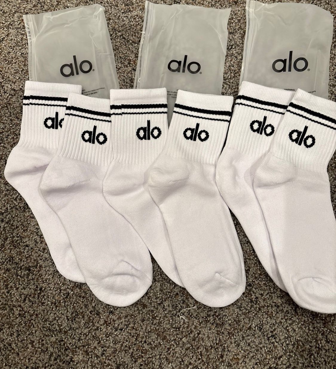 3 Pair Alo Yoga Unisex Throwback Socks White