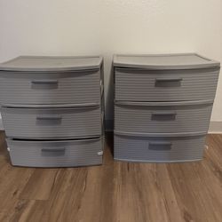 2 shelving containers