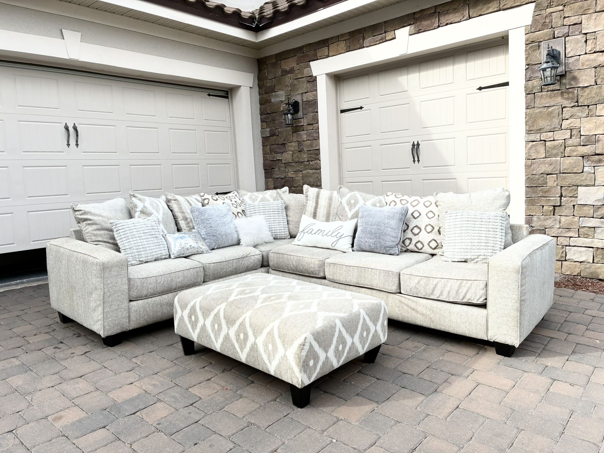 Rooms To Go Sectional Sofa & Ottoman