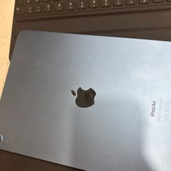 iPad Air 5th Gen 64GB - Excellent Condition - 