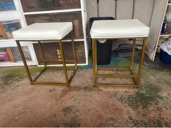 Set of backless bar stools