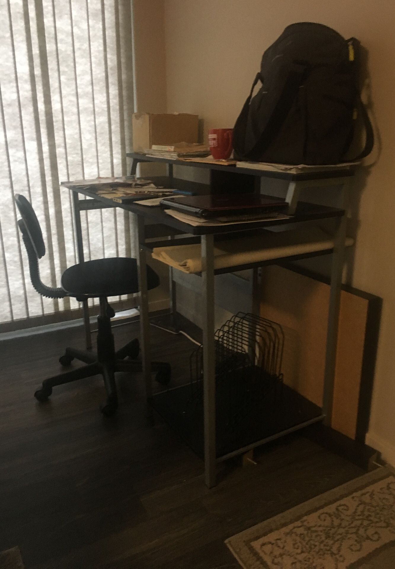 Desk and computer chair !
