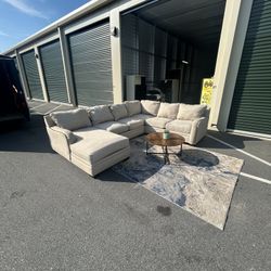 Sectional Sofa/ Couch DELIVERY AVAILABLE 
