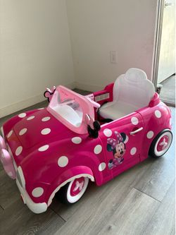 Minnie Mouse ride on car w/ remote control