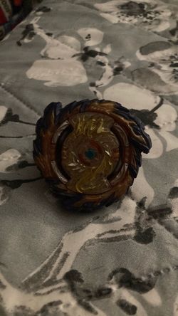 Beyblade Bursy Surge Mirage Fafnir (Hasbro)