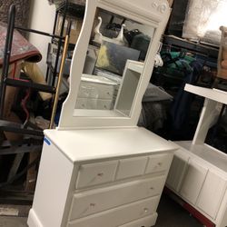 3 Drawer Dresser/Vanity W Mirror 