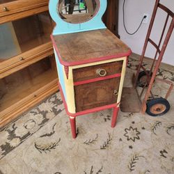 Vintage End Table $....25....