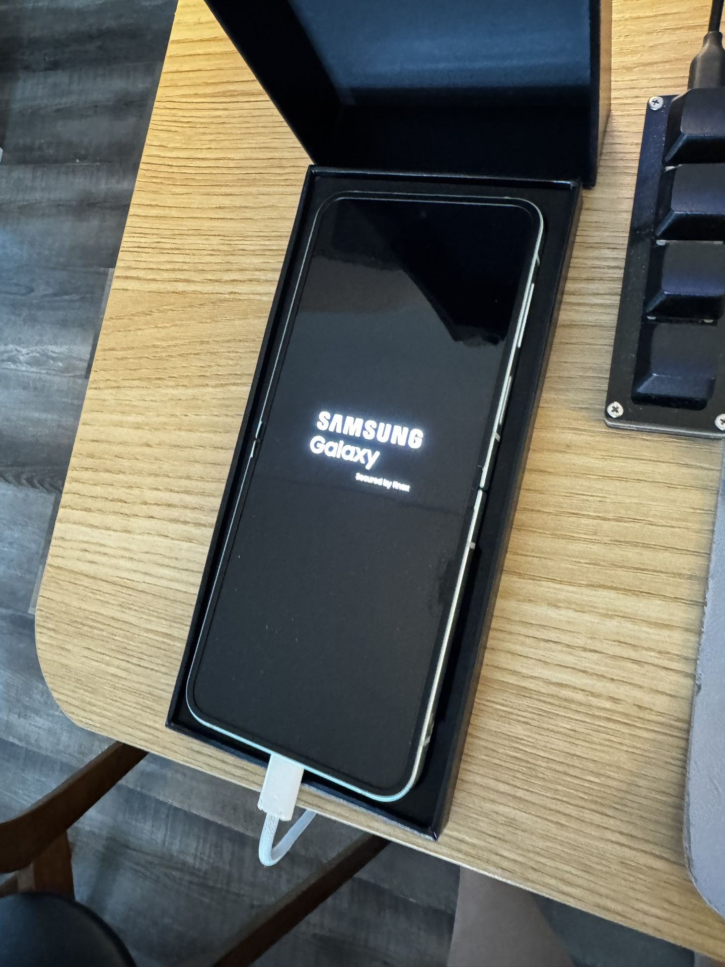 SAMSUNG GALAXY Z FLIP 6
