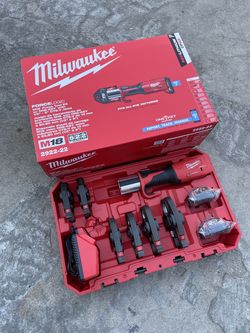 Milwaukee M18 18-Volt Lithium-Ion Brushless Cordless FORCE LOGIC Pro Press ProPress Tool Kit w/ 1/2 in. - 2 in. Jaws Kit ( 6x Jaws )  $2599  New