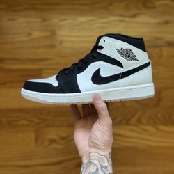 Jordan 1 Mid Sz 12 Diamond Shorts 