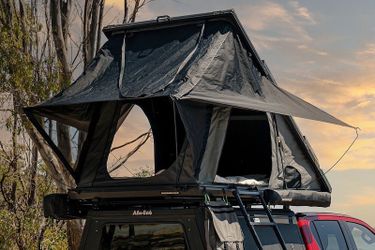 Ironman 4×4 Orion 1400 2 Person Hard Shell Roof Top Tent – IRTT0056 90.5 Inch Length x 55.1 Inch Width