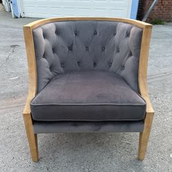 Oversized Tufted Accent Chair 