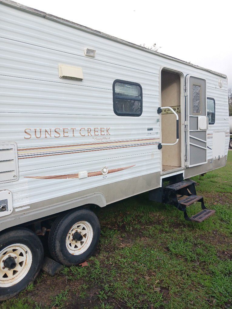 28 Ft Camper/ With Title