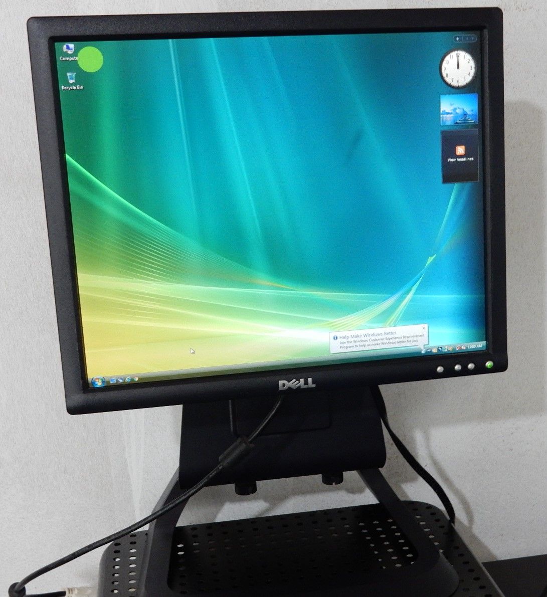 Dell 17" Monitor UltraSharp 1704FPVt Flat Panel LCD