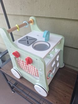 Plan toys baby walker // play center
