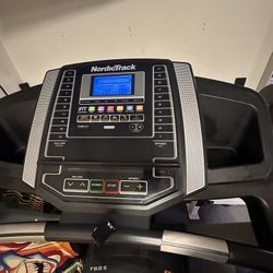 Treadmills Nordic Track  Bench press