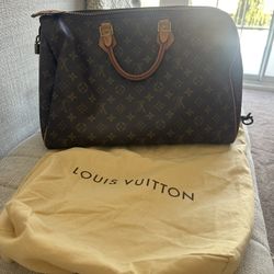 Louis Vuitton Speedy 