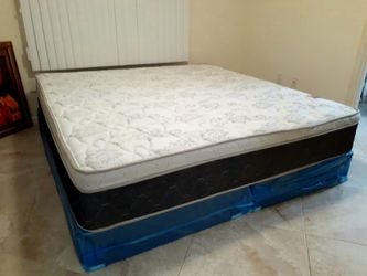 NEW KING-SIZE MATTRESS AND BOX SPRING