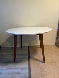 Round Dinner table 43 inches