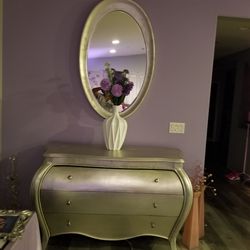 Bombay chest with Oval mirror