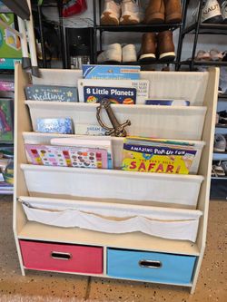 Kids book stand