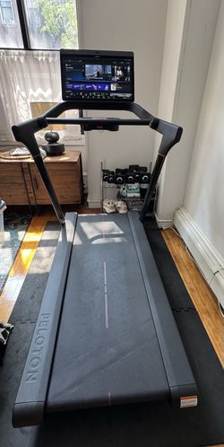 2021 Peloton Tread – Like New Condition, 22″ x 14.5″ Screen – Brooklyn, NY