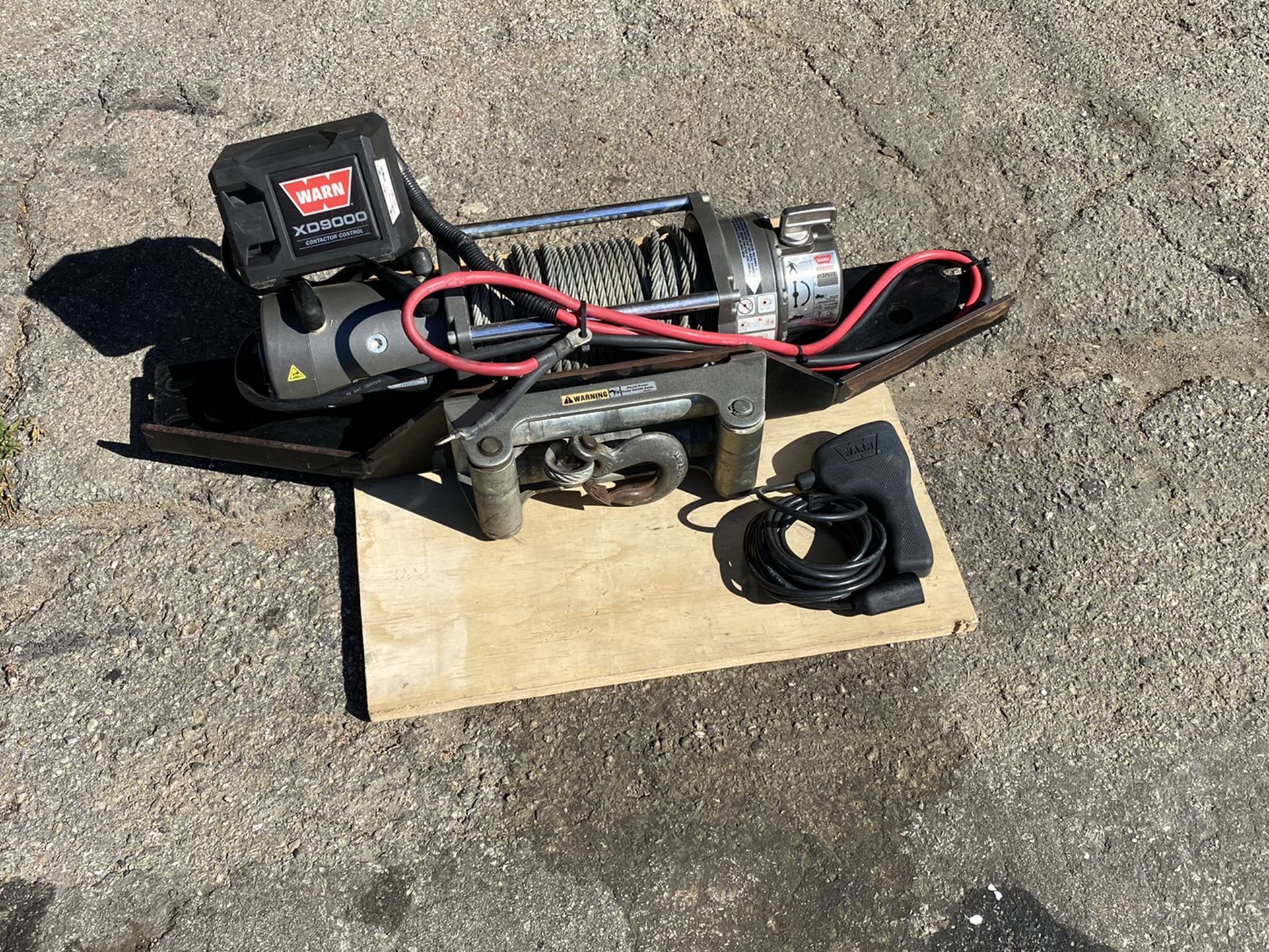 Warn Winch XD 9000 Whit Remout Control Used But Like New