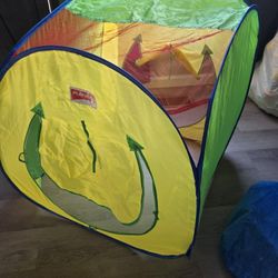 Pop Up Tents/tunnels
