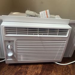 GE 5000-BTU  Air Conditioner 