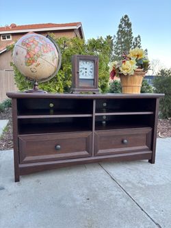 Modern Media TV Stand Entertainment Center Good Condition