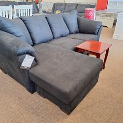 Darcy Black Sectional 
