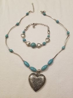 Necklace and bracelet set