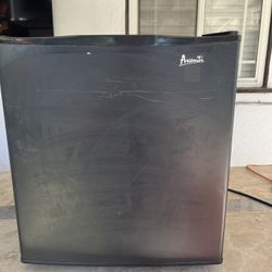Mini fridge 