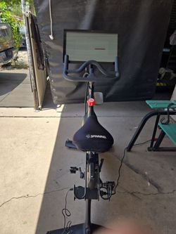 Peloton bike model pltn-rb1vo year 2023 excellent condition  work