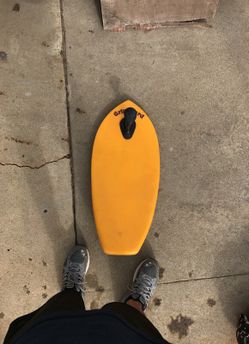 Grip board for body surfing