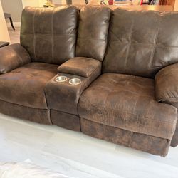 Reclining Loveseat With Console