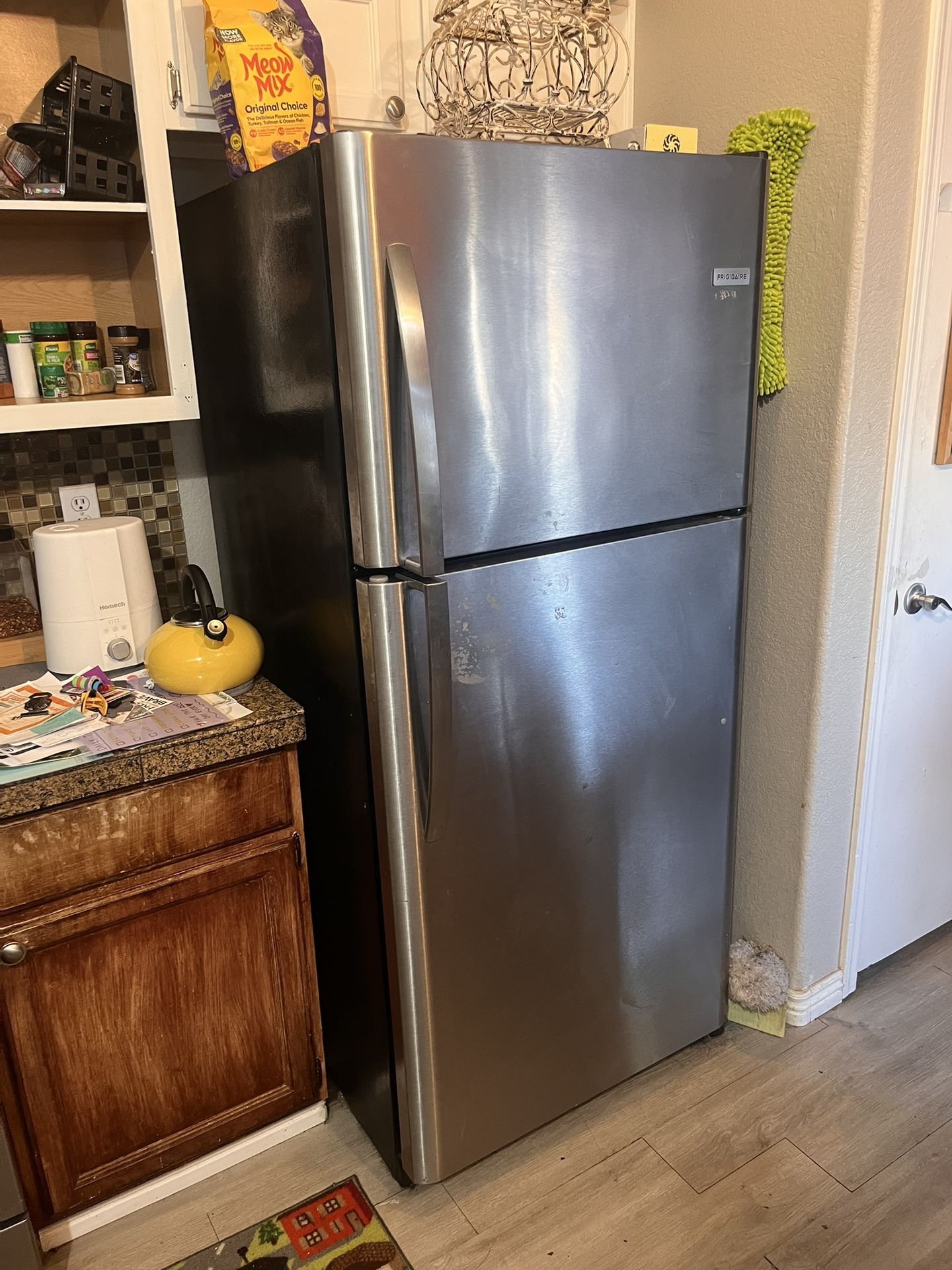 Frigidair Refrigerator With Top Freezer