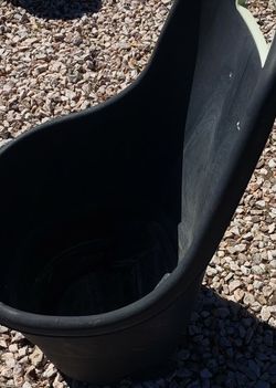 Garden Wheel Barrell With Built In Handle On 2 Wheels