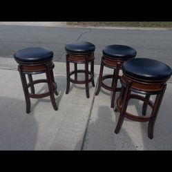 Boraam Magellan Swivel Bar Stools 
