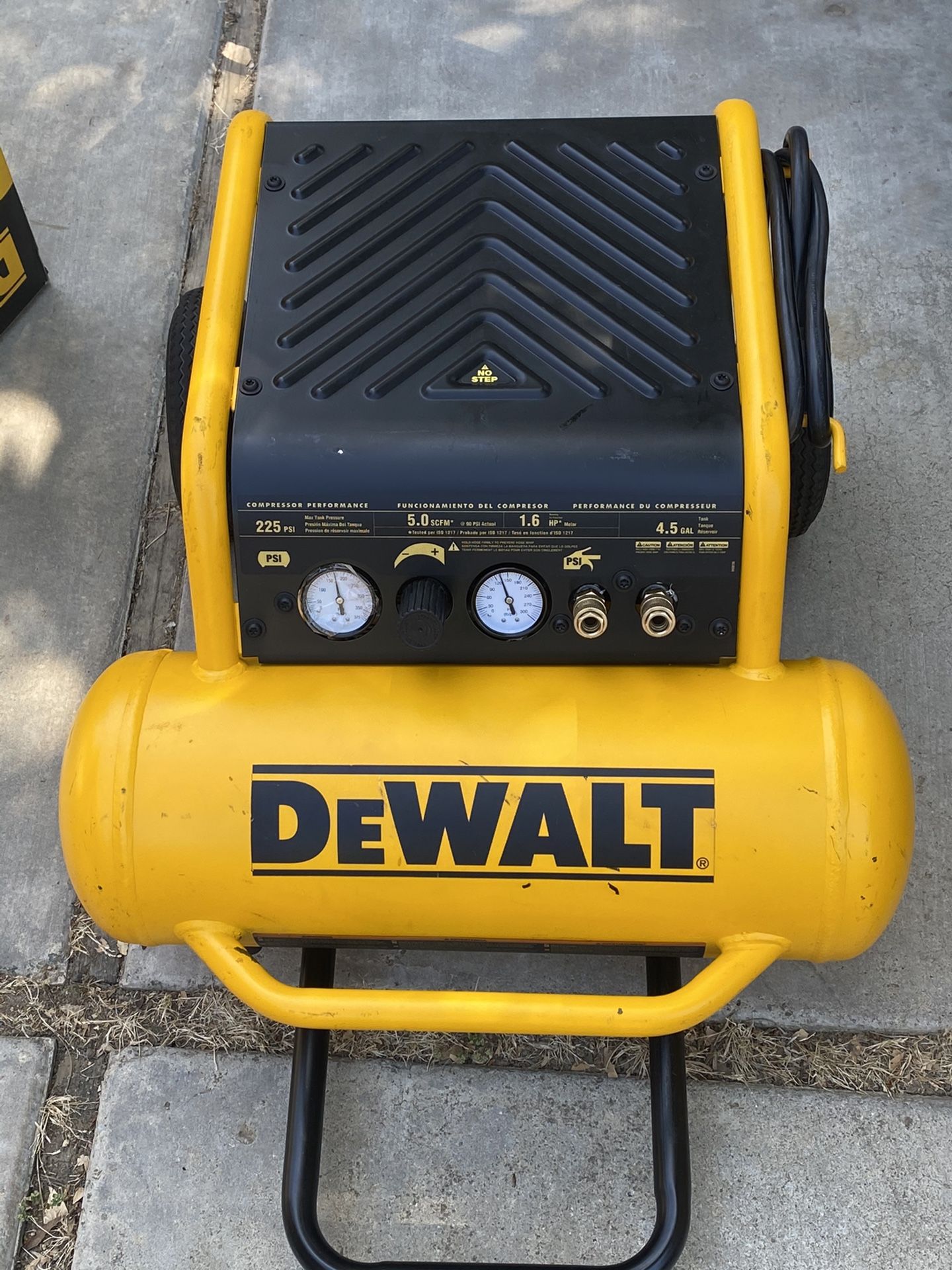 DEWALT 4.5 Gal. Portable Electric Air Compressor