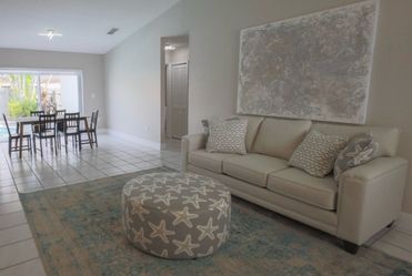 Sofa from rooms to go. Like new!